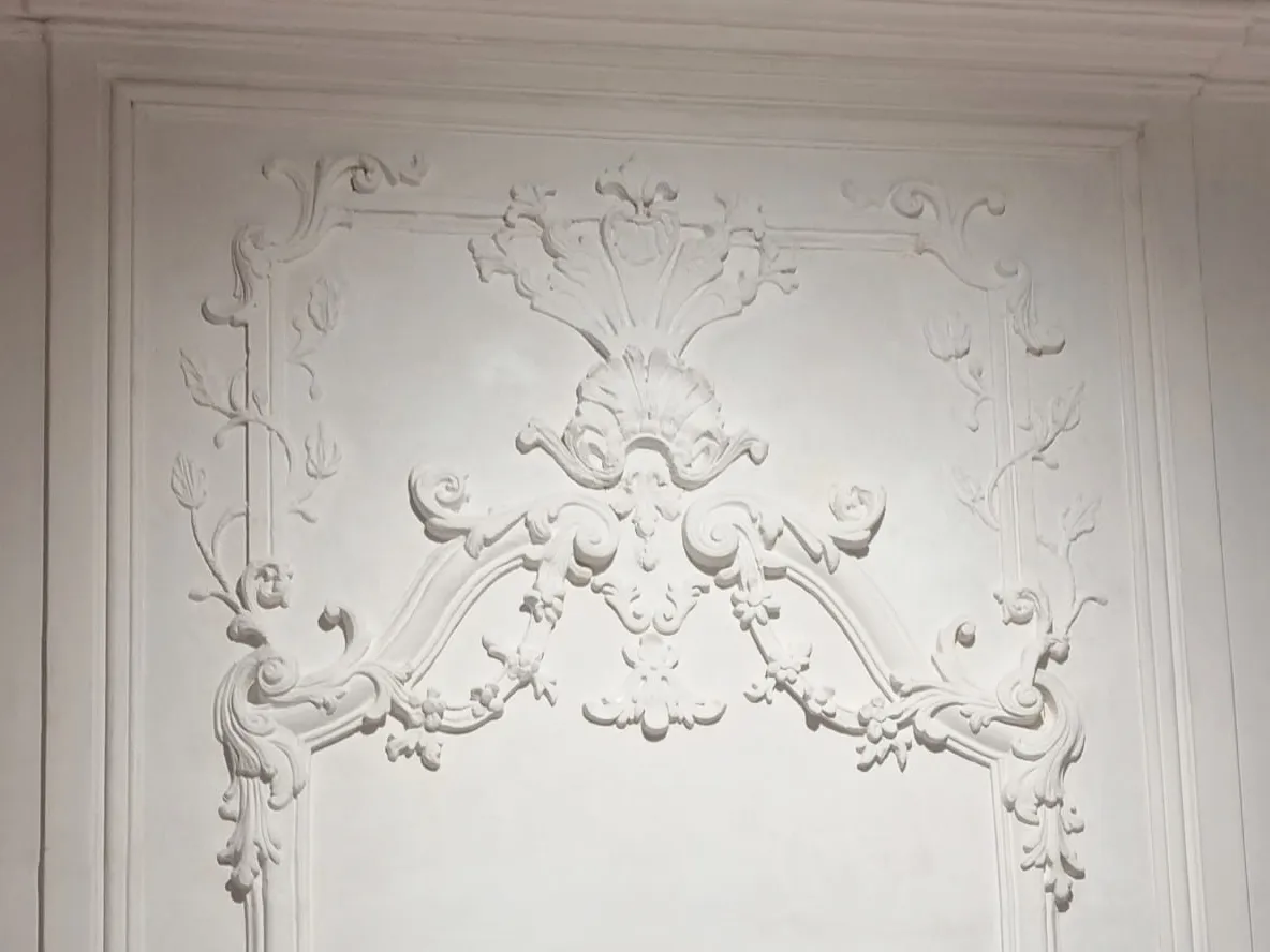 Maison de Garonne — Cheminée XVIIIe en gypserie