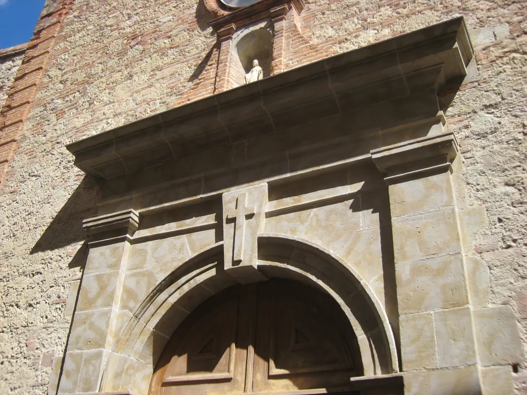 Couvent des Clarisses, porche en pierre restauré