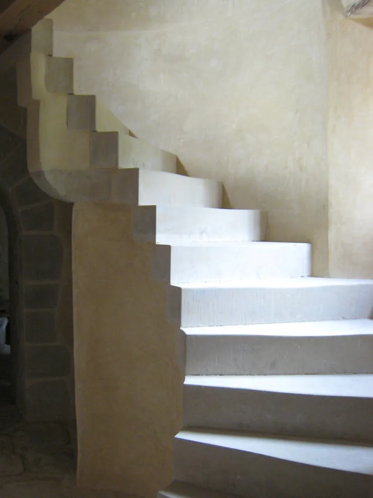 Château de Puycelsi — Cage d’escalier rénovée
