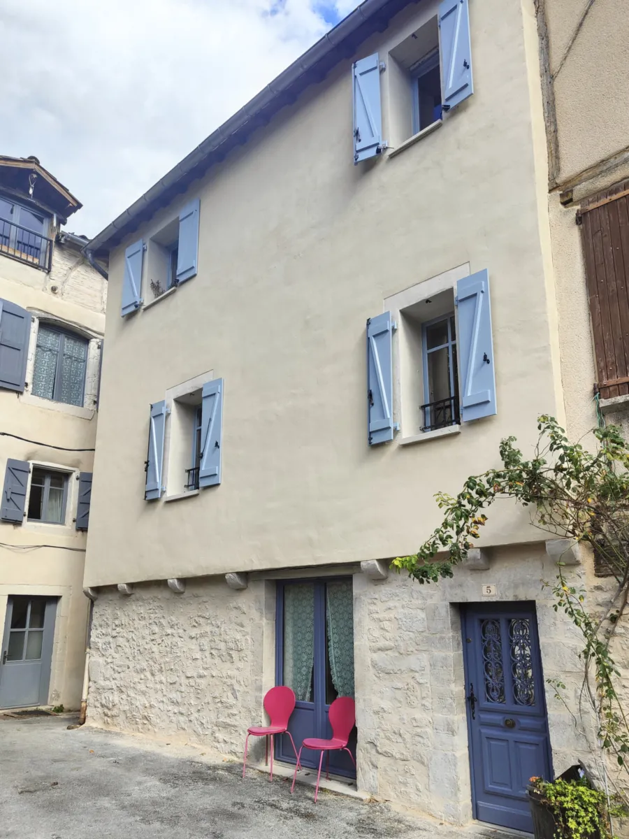 Immeuble à Saint-Antonin-Noble-Val — Façades restaurées